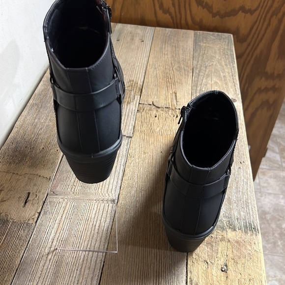 Easy Street Dawnta black ankle boots size 9N EUC. - Picture 3 of 7